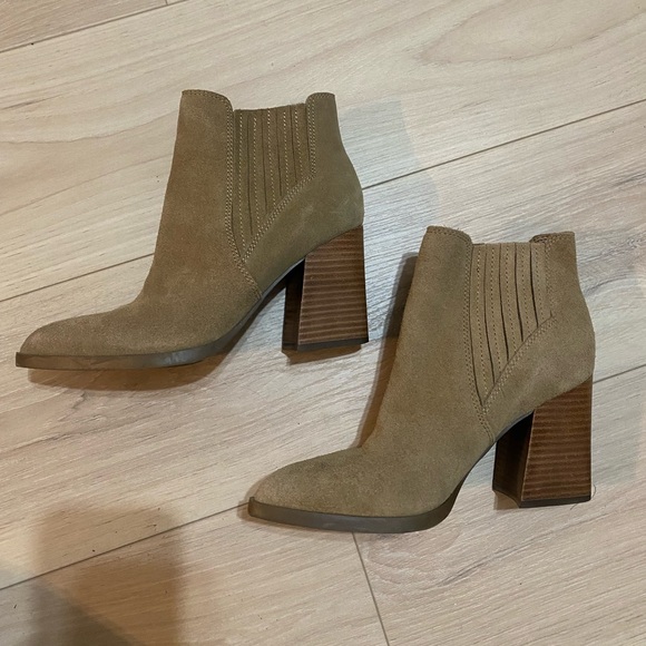 Marc Fisher suede Alva pointy toe bootie 👢 size 7 - Picture 3 of 4